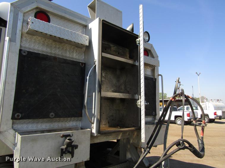 image for item EU9643 2004 Mack CX613 Vision semi truck