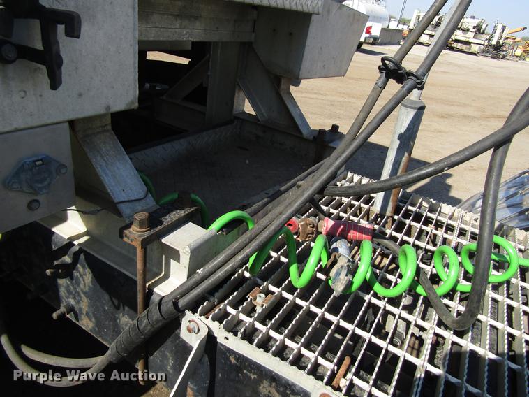 image for item EU9643 2004 Mack CX613 Vision semi truck