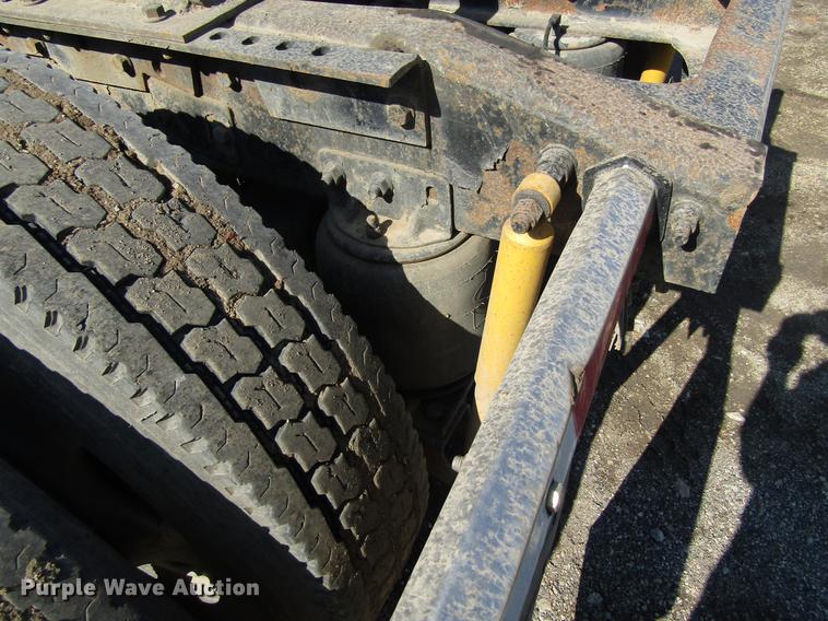 image for item EU9643 2004 Mack CX613 Vision semi truck