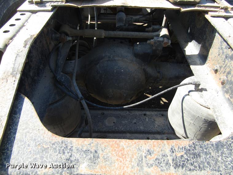 image for item EU9643 2004 Mack CX613 Vision semi truck