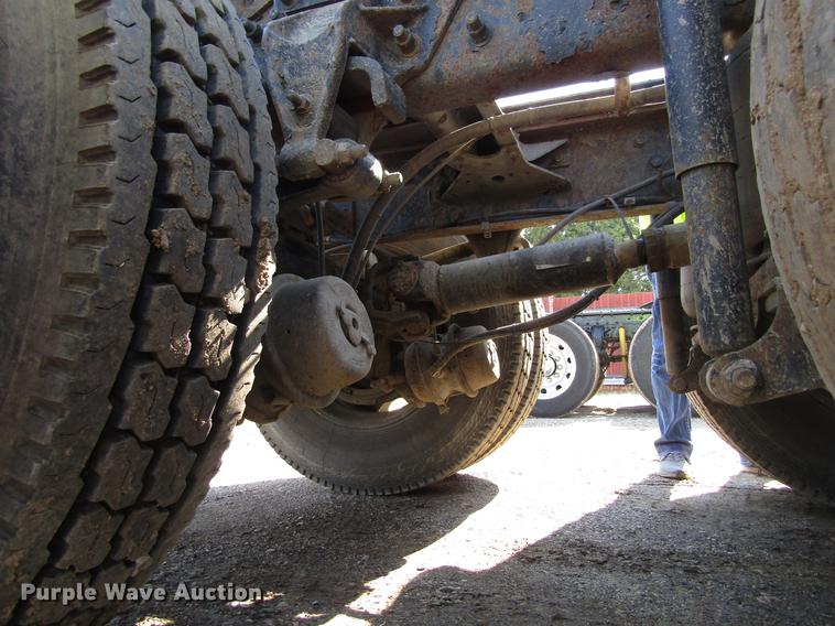 image for item EU9643 2004 Mack CX613 Vision semi truck