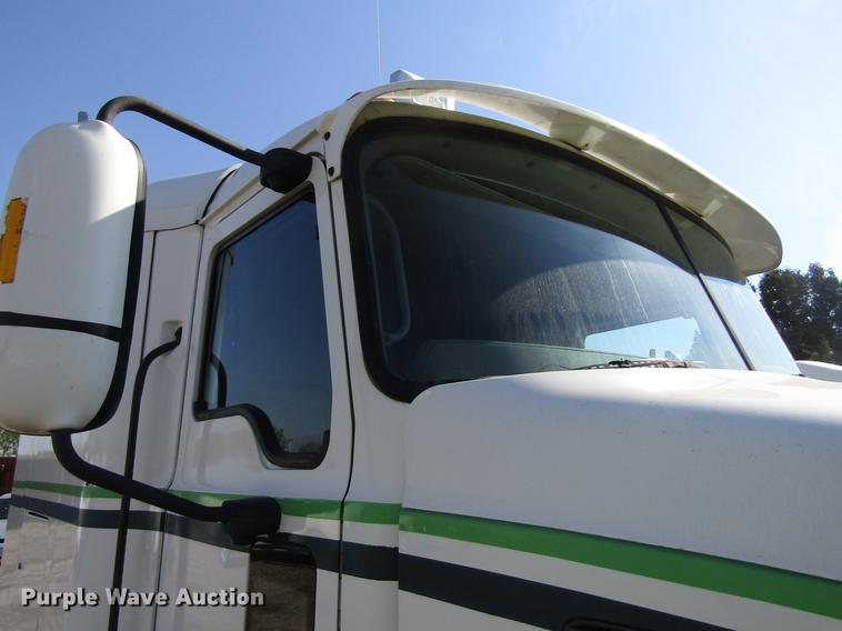 image for item EU9643 2004 Mack CX613 Vision semi truck