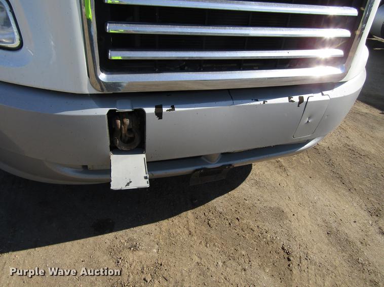 image for item EU9643 2004 Mack CX613 Vision semi truck