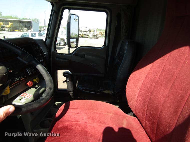 image for item EU9643 2004 Mack CX613 Vision semi truck