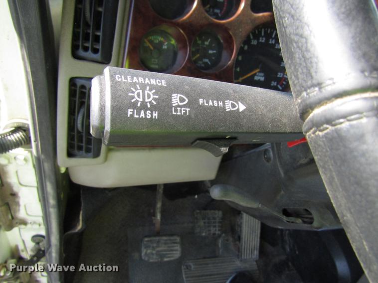 image for item EU9643 2004 Mack CX613 Vision semi truck