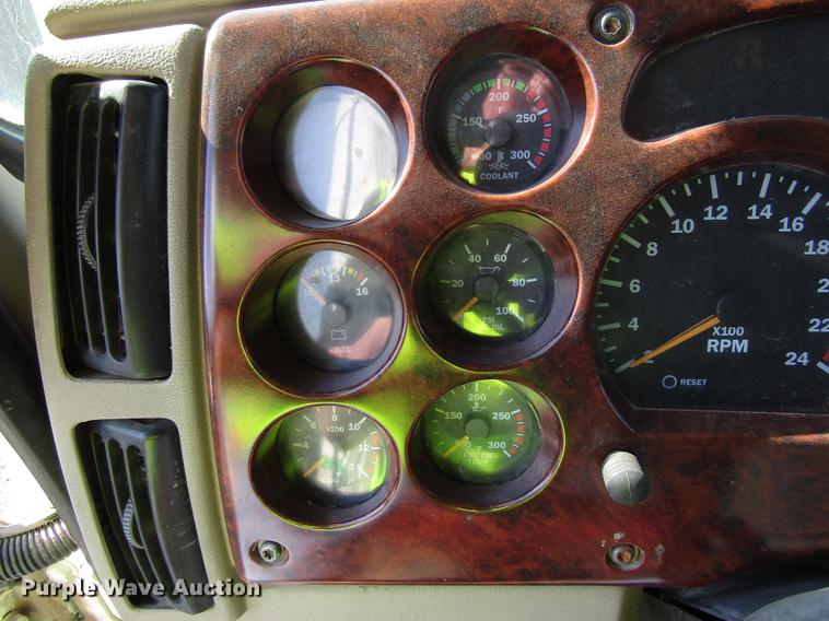 image for item EU9643 2004 Mack CX613 Vision semi truck