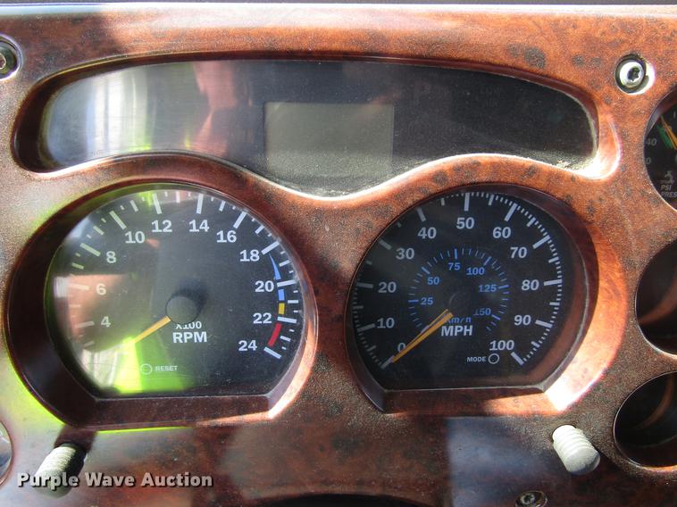 image for item EU9643 2004 Mack CX613 Vision semi truck