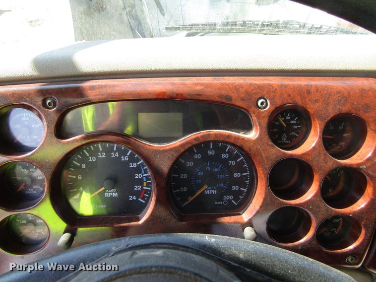 image for item EU9643 2004 Mack CX613 Vision semi truck