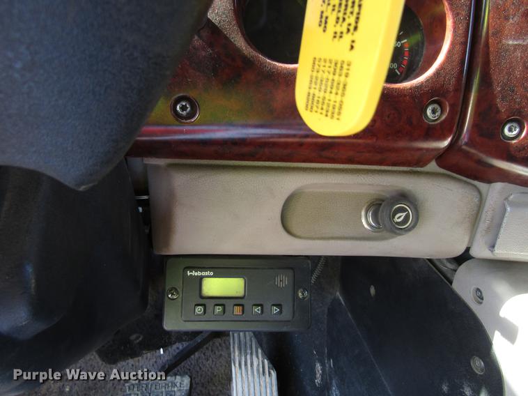 image for item EU9643 2004 Mack CX613 Vision semi truck