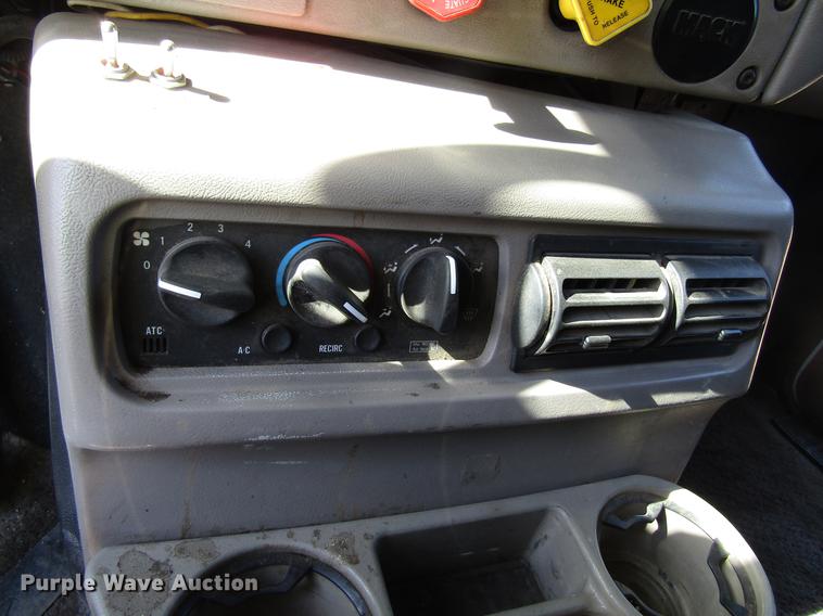 image for item EU9643 2004 Mack CX613 Vision semi truck