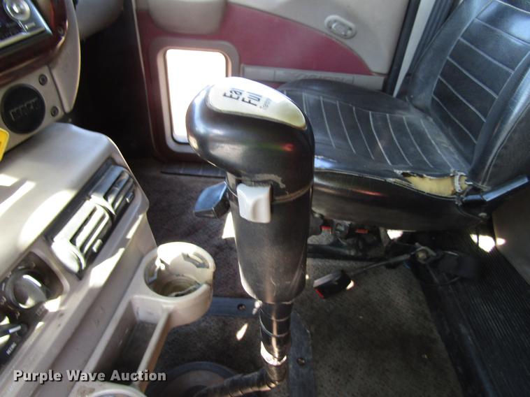 image for item EU9643 2004 Mack CX613 Vision semi truck