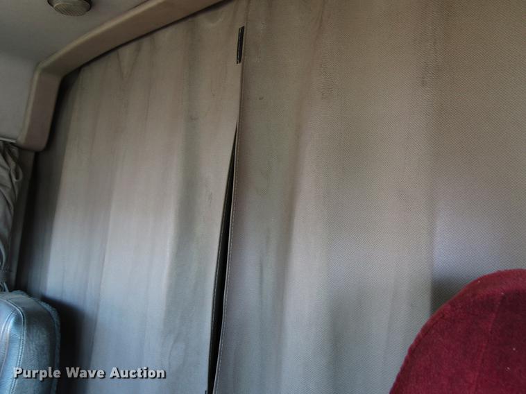 image for item EU9643 2004 Mack CX613 Vision semi truck