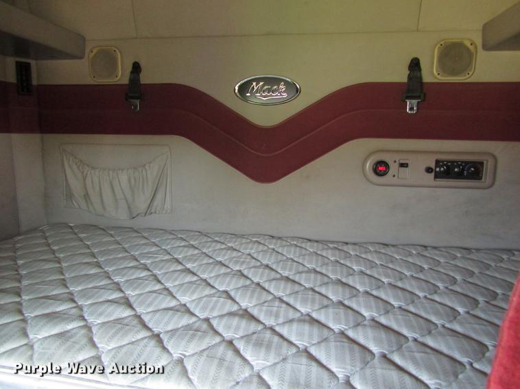 image for item EU9643 2004 Mack CX613 Vision semi truck