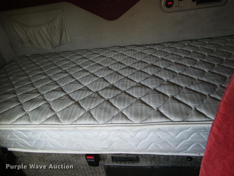 image for item EU9643 2004 Mack CX613 Vision semi truck