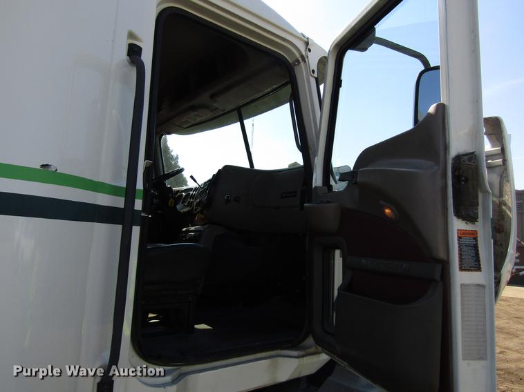 image for item EU9643 2004 Mack CX613 Vision semi truck