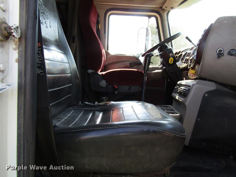 image for item EU9643 2004 Mack CX613 Vision semi truck