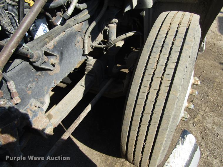 image for item EU9643 2004 Mack CX613 Vision semi truck