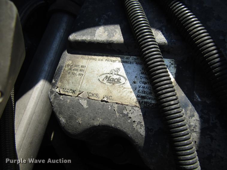 image for item EU9643 2004 Mack CX613 Vision semi truck