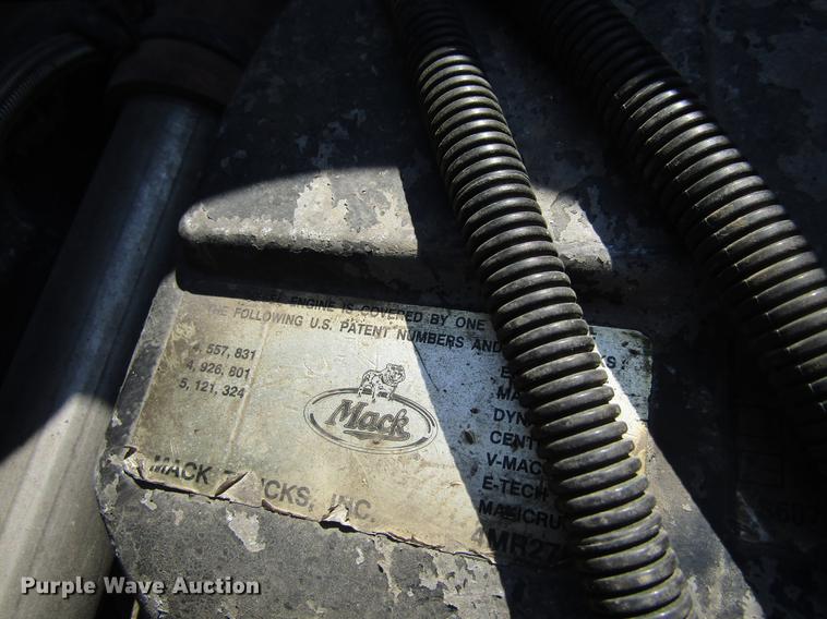 image for item EU9643 2004 Mack CX613 Vision semi truck