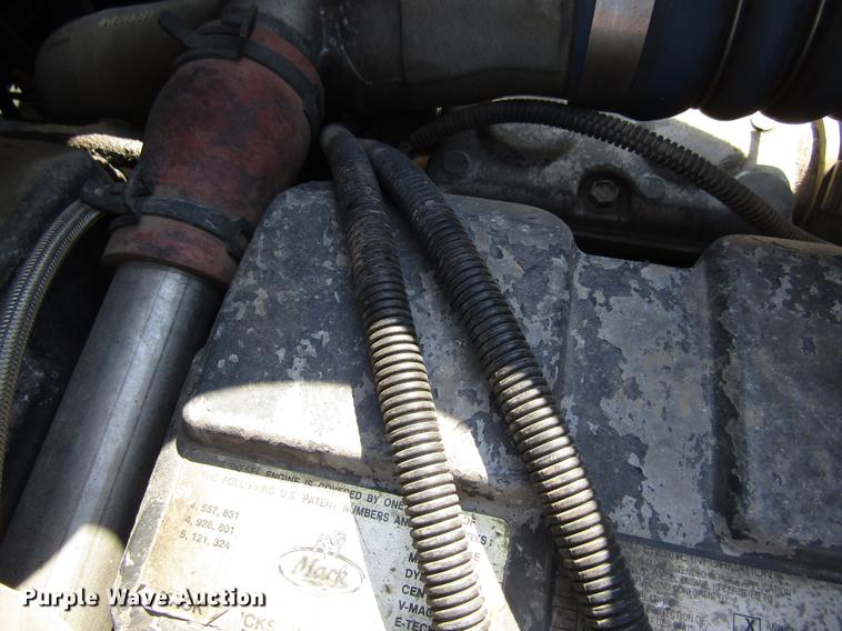 image for item EU9643 2004 Mack CX613 Vision semi truck