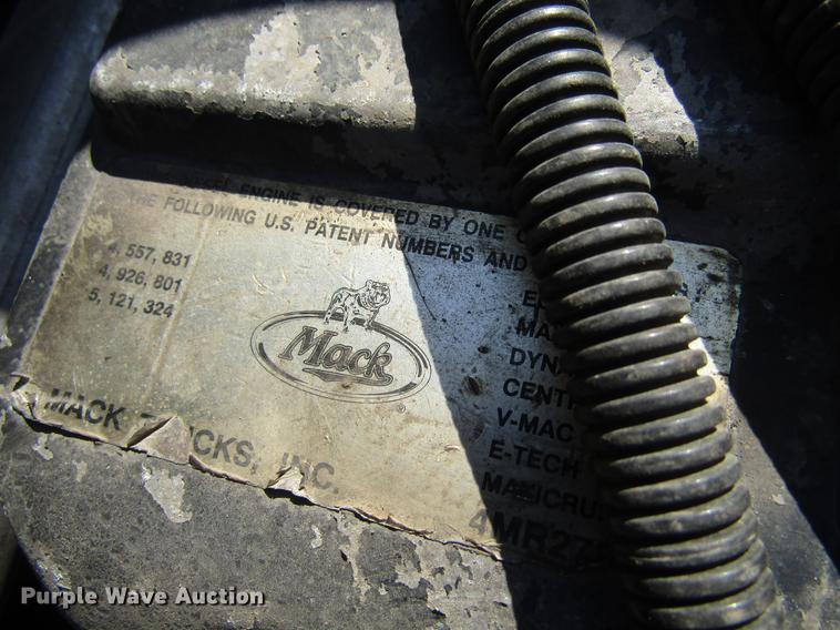 image for item EU9643 2004 Mack CX613 Vision semi truck