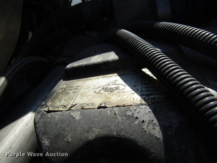 image for item EU9643 2004 Mack CX613 Vision semi truck