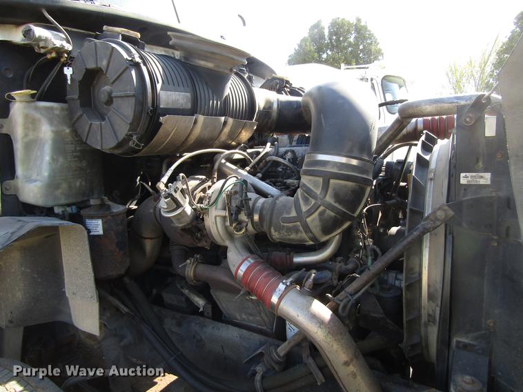 image for item EU9643 2004 Mack CX613 Vision semi truck