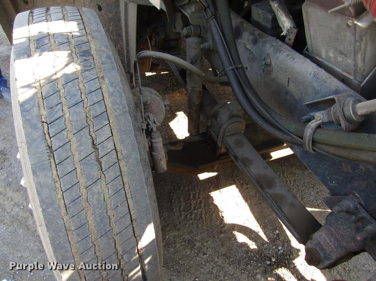 image for item EU9643 2004 Mack CX613 Vision semi truck