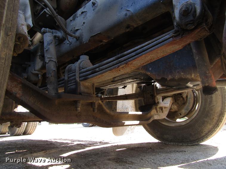 image for item EU9643 2004 Mack CX613 Vision semi truck