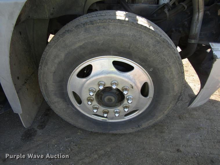 image for item EU9643 2004 Mack CX613 Vision semi truck