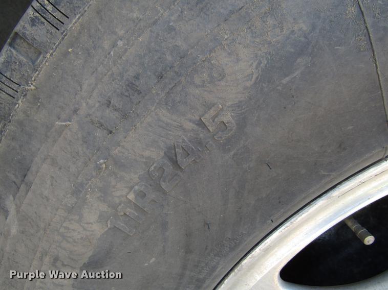 image for item EU9643 2004 Mack CX613 Vision semi truck