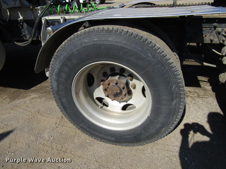 image for item EU9643 2004 Mack CX613 Vision semi truck