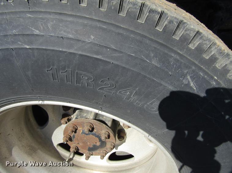 image for item EU9643 2004 Mack CX613 Vision semi truck