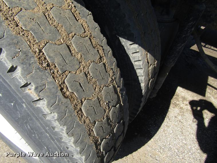 image for item EU9643 2004 Mack CX613 Vision semi truck