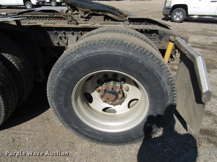 image for item EU9643 2004 Mack CX613 Vision semi truck