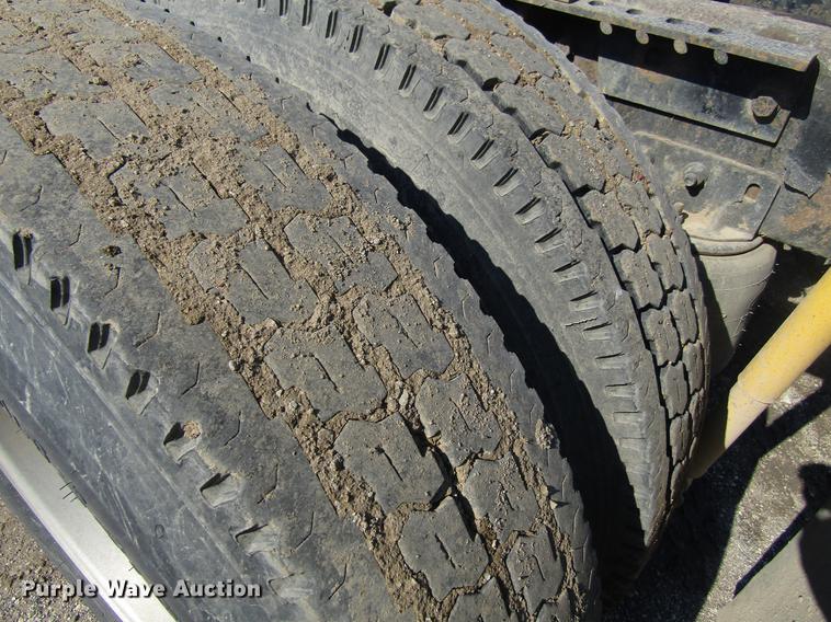 image for item EU9643 2004 Mack CX613 Vision semi truck