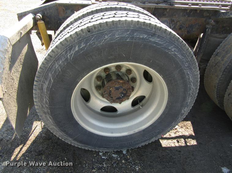 image for item EU9643 2004 Mack CX613 Vision semi truck