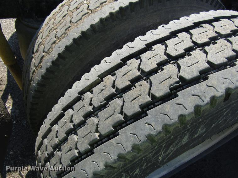 image for item EU9643 2004 Mack CX613 Vision semi truck