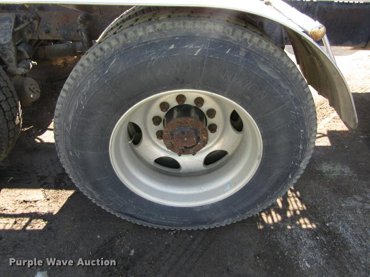 image for item EU9643 2004 Mack CX613 Vision semi truck