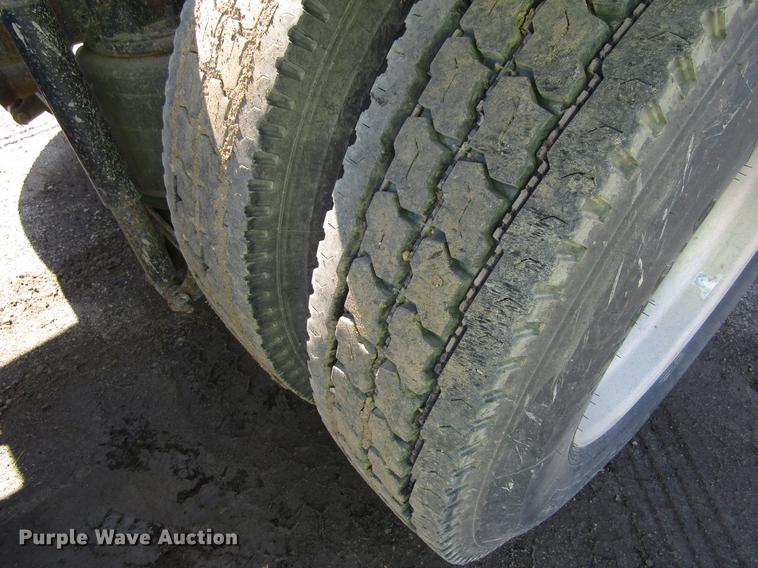 image for item EU9643 2004 Mack CX613 Vision semi truck