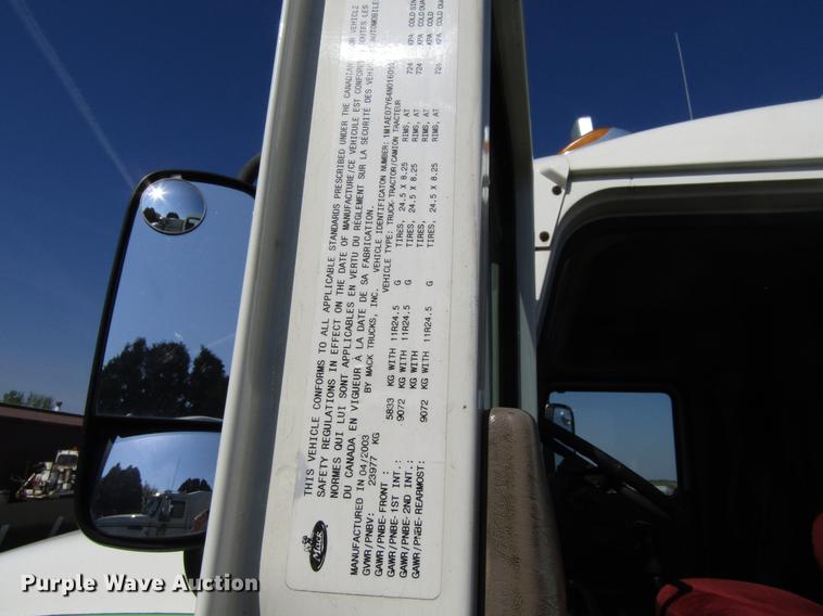 image for item EU9643 2004 Mack CX613 Vision semi truck