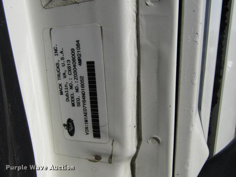 image for item EU9643 2004 Mack CX613 Vision semi truck