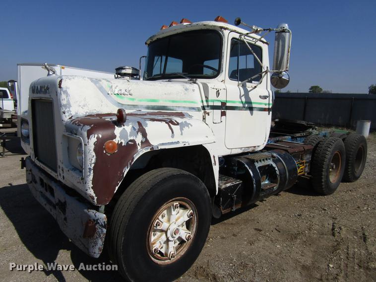 image for item EU9644 1980 Mack TT semi truck
