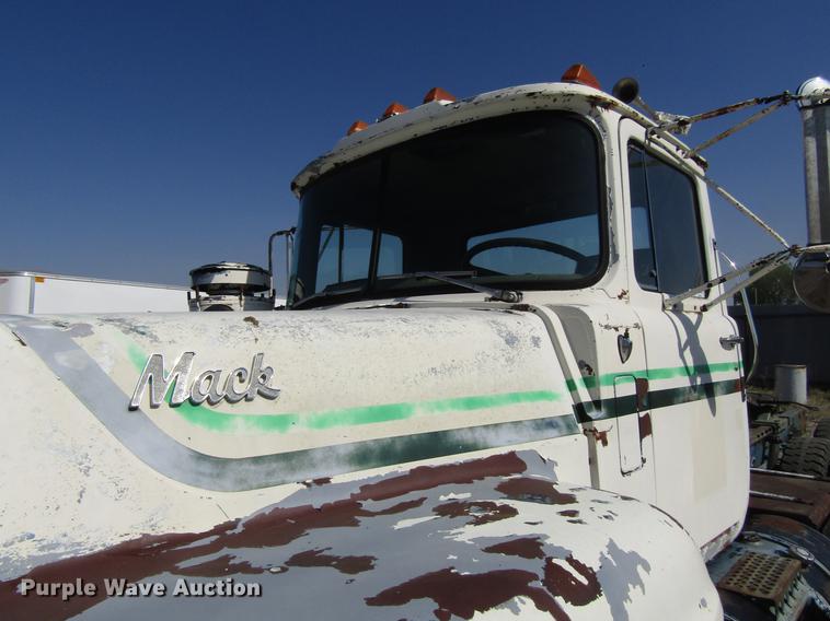 image for item EU9644 1980 Mack TT semi truck