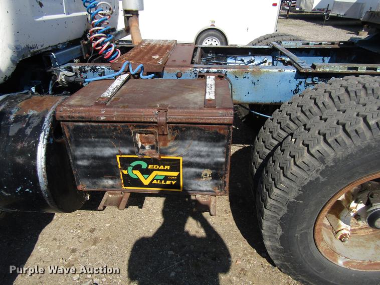 image for item EU9644 1980 Mack TT semi truck