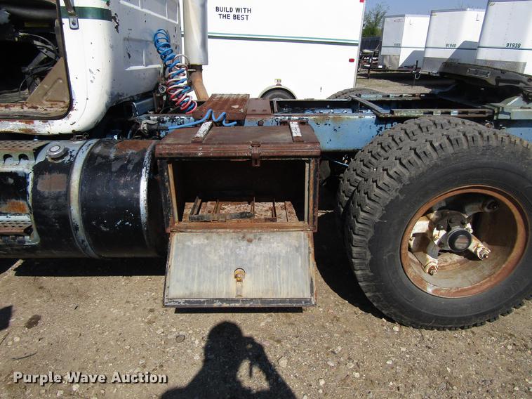 image for item EU9644 1980 Mack TT semi truck