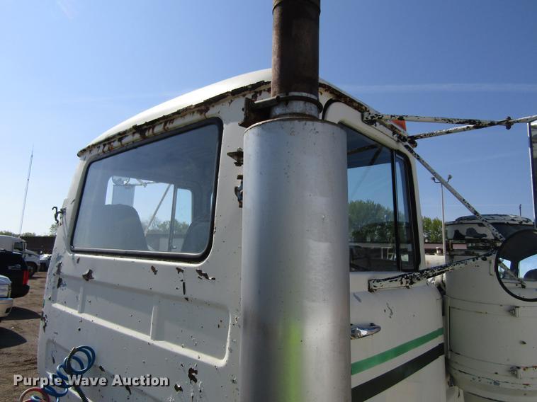 image for item EU9644 1980 Mack TT semi truck