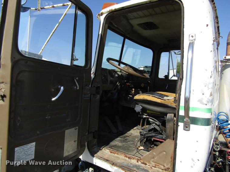 image for item EU9644 1980 Mack TT semi truck