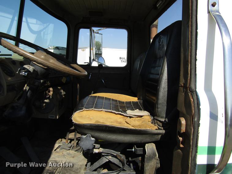 image for item EU9644 1980 Mack TT semi truck