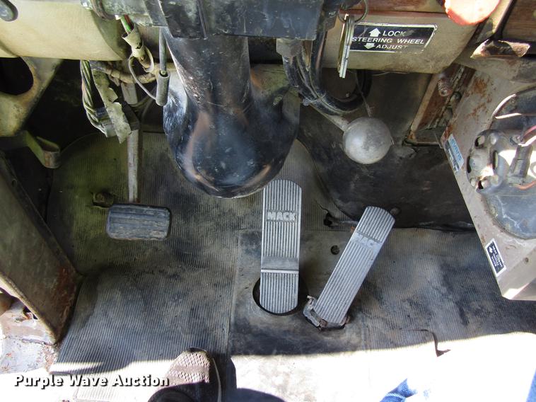 image for item EU9644 1980 Mack TT semi truck